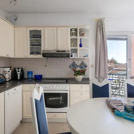 Burle 75a Apartment